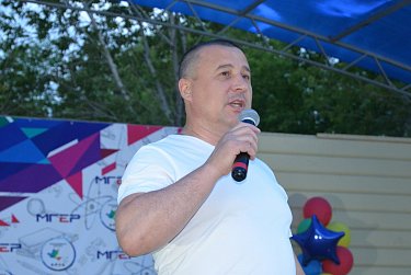 Депутаты пожелали выпускникам не останавливаться на достигнутом